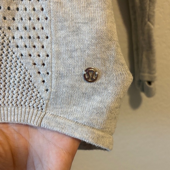 Lululemon Still Movement Gray V-Neck Sweater - Picture 2 of 4